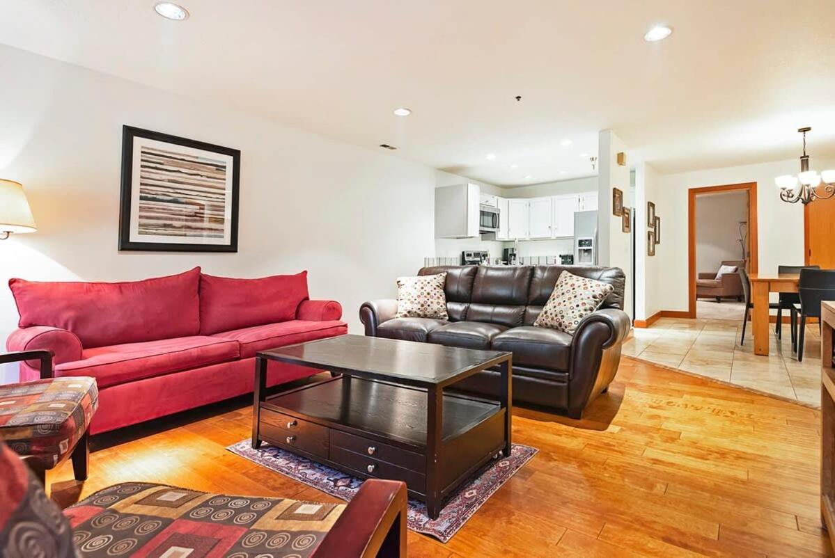 פארק סיטי Stunning Location 2Bdr Condo Retreat מראה חיצוני תמונה