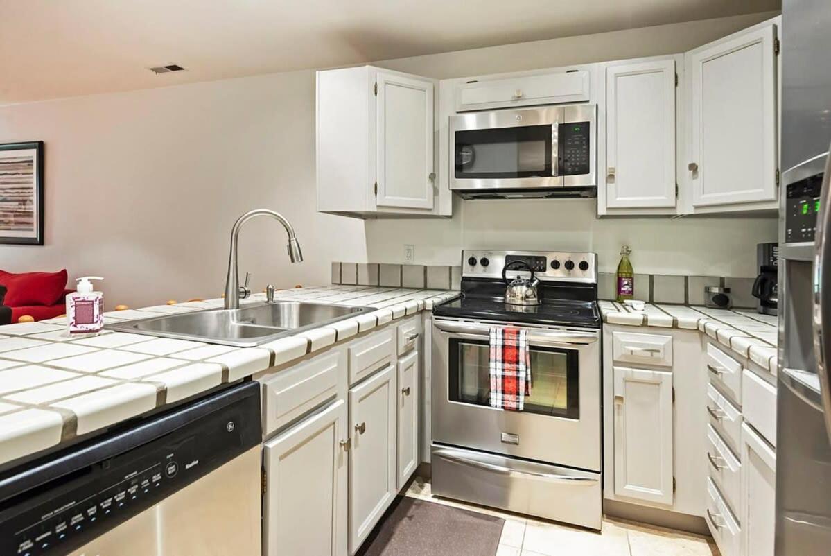 פארק סיטי Stunning Location 2Bdr Condo Retreat מראה חיצוני תמונה